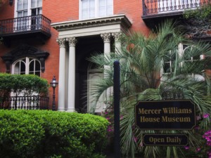 The-Mercer-Williams-House-Museum-1-300x225